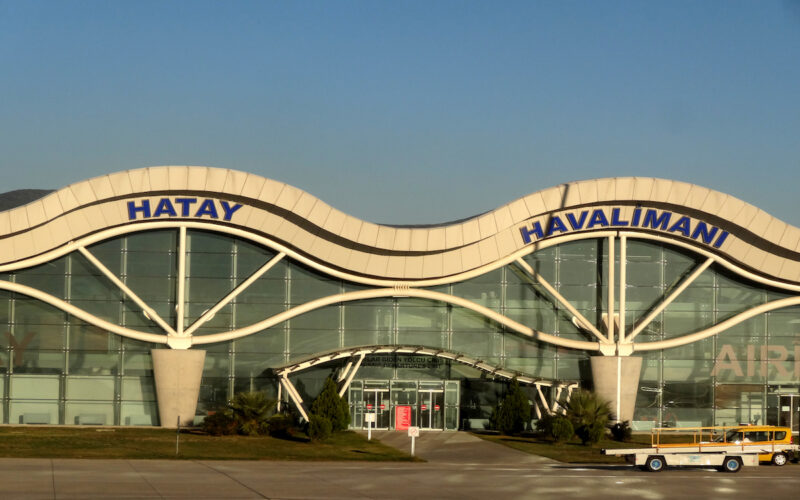 Aeroporti i Hatay në Turqi rifillon punën pas tërmetit