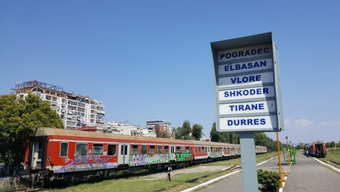 Si po transformohet linja hekurudhore Durrës- Tiranë