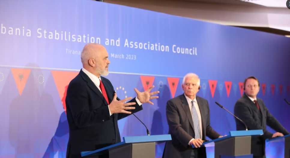 Shqipëria tërhiqet nga “pasaportat e arta”