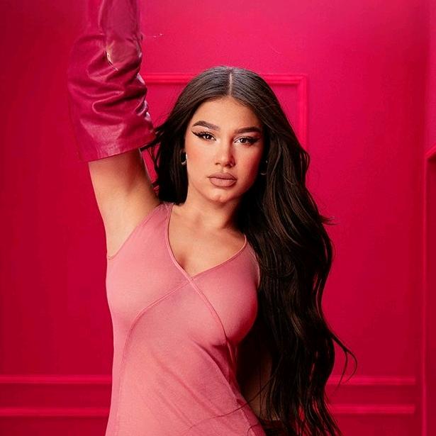 Dhurata Dora publikon “Besame” me të së bashku edhe albumin