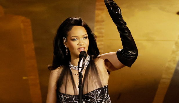 Rihanna dhuron performancë të mrekullueshme në “Oscars 2023”
